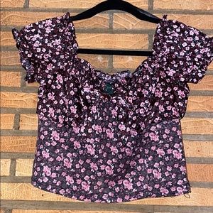 Wild fable floral crop, NWT M